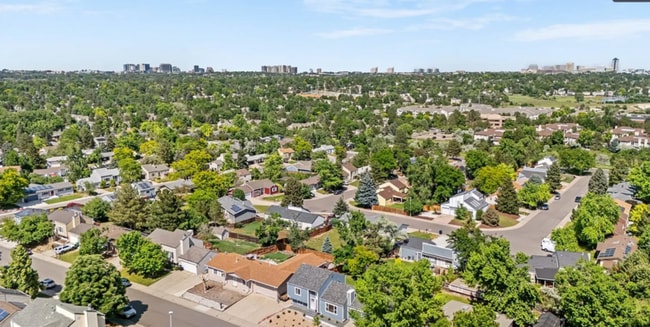 Building Photo - 6604 S Dahlia Cir