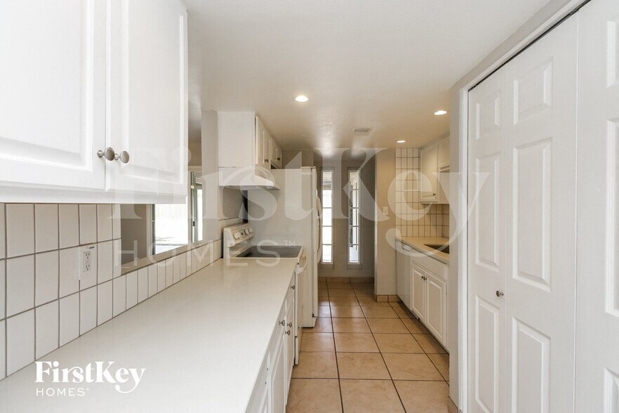 Building Photo - 14623 N 32nd Pl