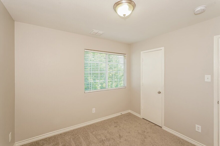 Building Photo - 12717 Carpenter Ln