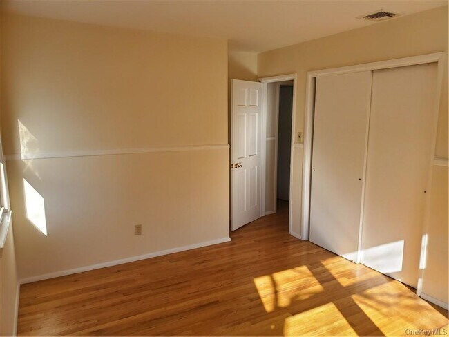 Building Photo - 215 Harriman Rd