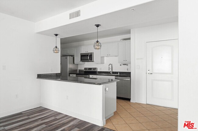 Building Photo - 3740 Santa Rosalia Dr