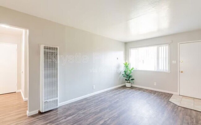 Building Photo - 2021 Red Robin Ln