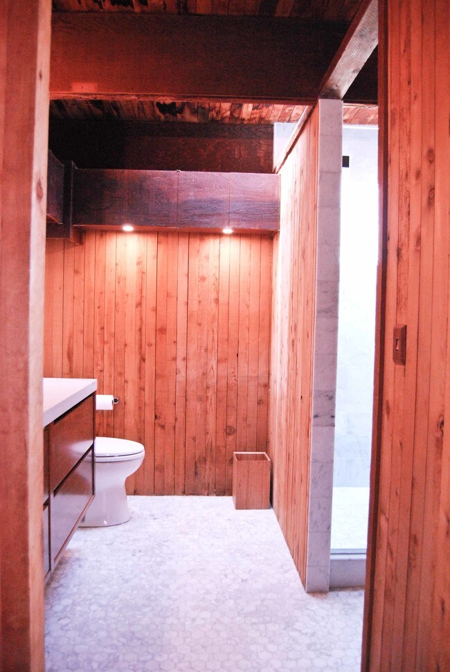 Building Photo - 341 Harbor View Ave