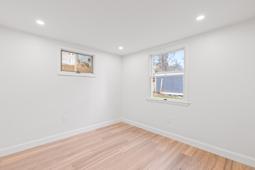 Building Photo - 62 Locust St