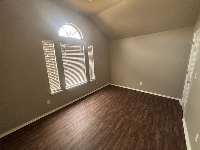 Building Photo - Beautiful 3 Bed 2 Bath in Norman