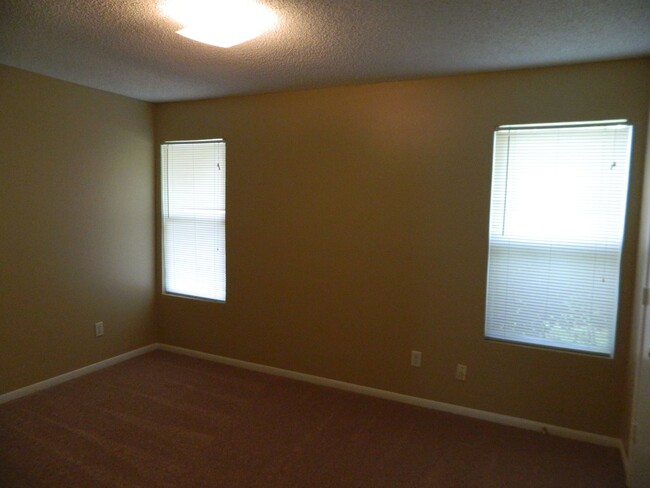 Building Photo - Available NOW!!!! This Cute 3 Bedroom 2 ba...