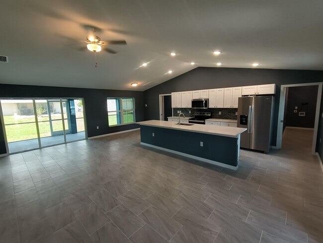 Building Photo - 1407 NE 16th Terrace