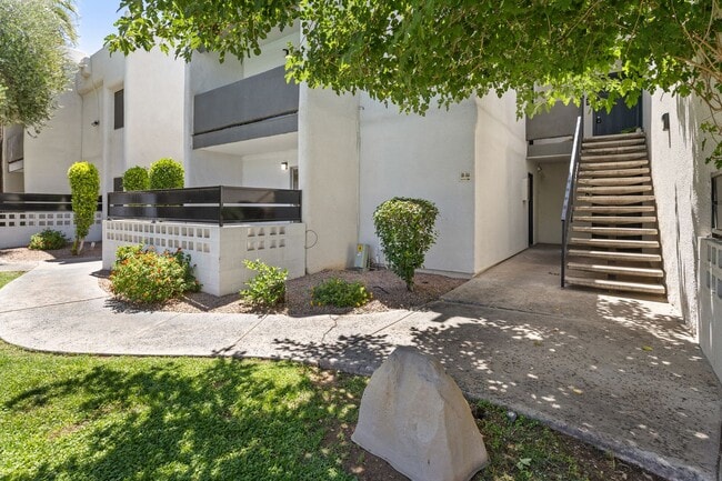 Building Photo - Nice studio apartment in Phoenix!