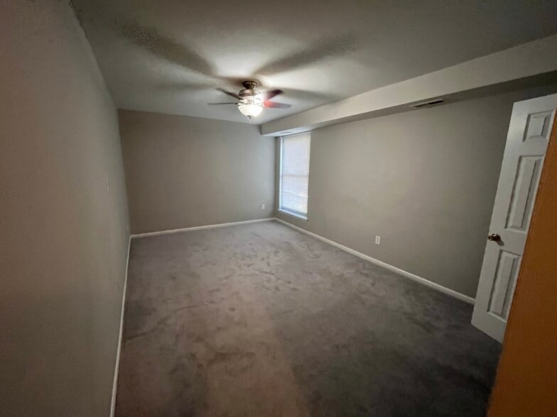 Master Bedroom - 3304 Woodburn Village Dr