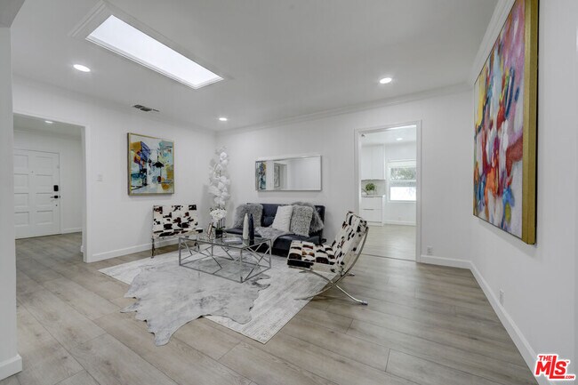 Building Photo - 344 S Camden Dr