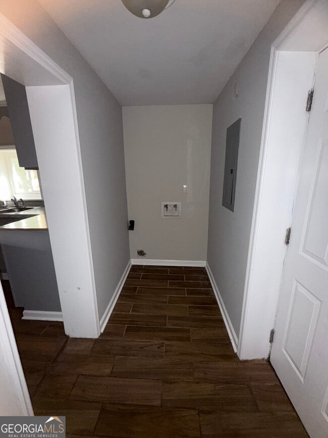 Building Photo - 1206 E Roosevelt Ave