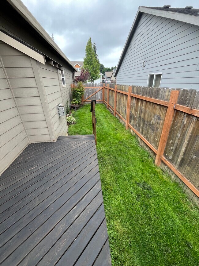 Side Yard - 35536 Jakobi St
