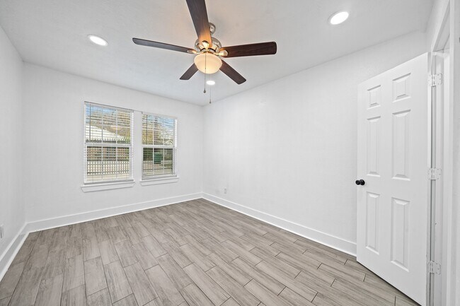 Building Photo - 4611 Idaho St