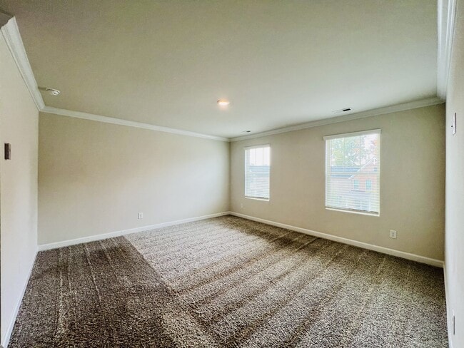 Building Photo - 3011 Lisburn St