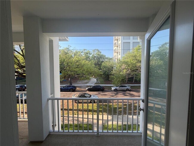 Building Photo - 1427 W Chestnut St