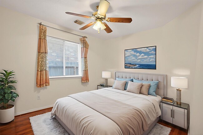 Building Photo - 12530 Meadowglen Dr