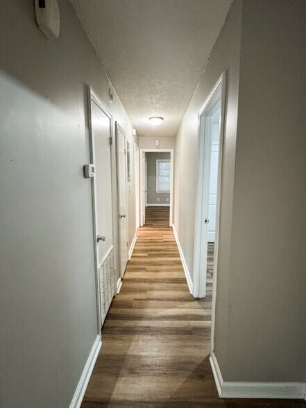 Building Photo - 504 Sunset Dr