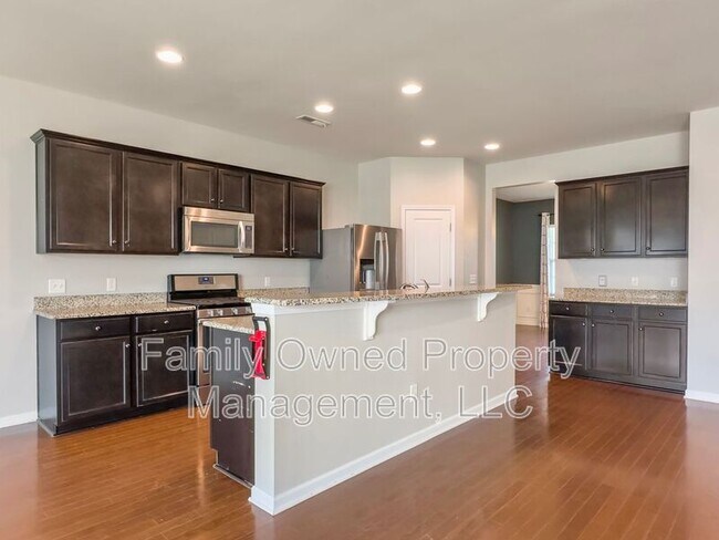 Building Photo - 1834 Chickasaw Dr