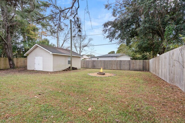 Building Photo - Charming 3BR Home + Bonus Room Near Downtown Savannah & Tybee Island
