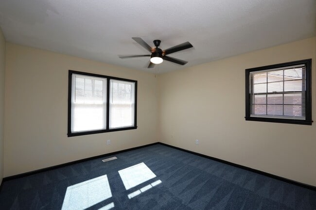 Building Photo - 4018 N Oak Street Extension