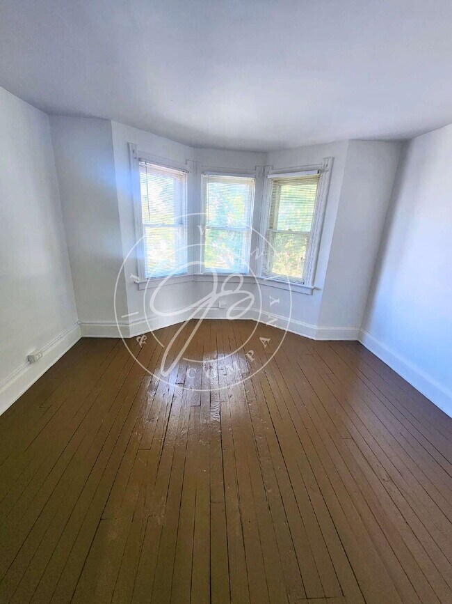 Building Photo - Section 8 and all programs welcome! 4 bed ...