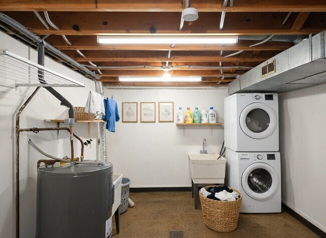 Building Photo - 9471 Madison Ln