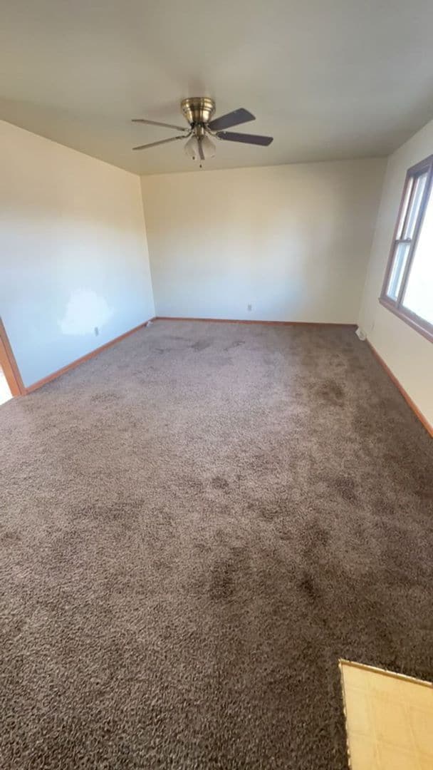 Building Photo - 3 Bedroom, 1 Bathroom House with attached ...