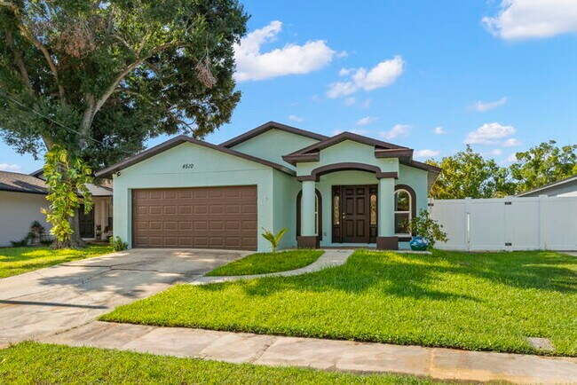 Building Photo - Home For Rent in Fortuna Park WITH A POOL!