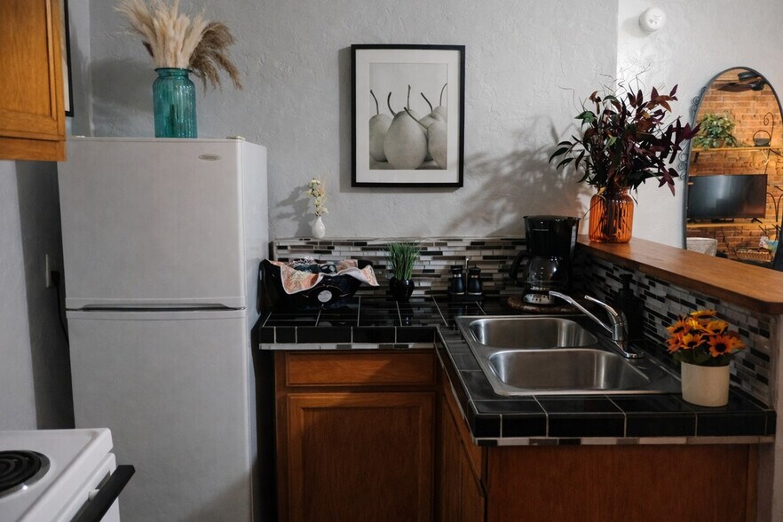 Building Photo - 22 W Main St