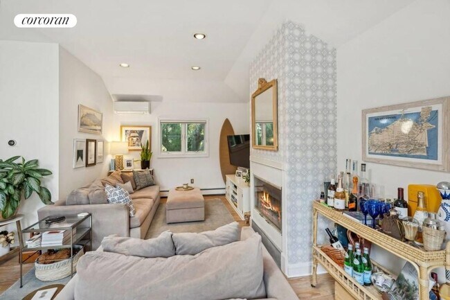 Building Photo - 62 Middle Pond Rd