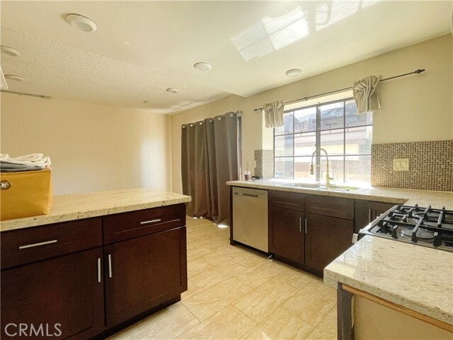 Building Photo - 21648 Laurelrim Dr