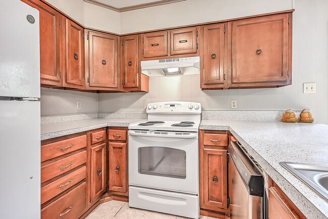 Building Photo - 252 Wildwood Dr