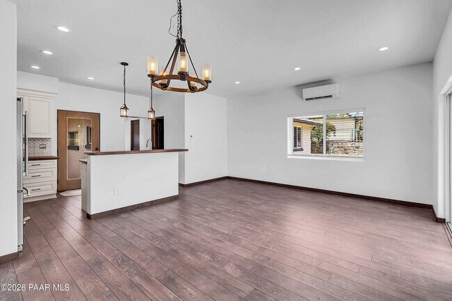 Building Photo - 821 Prescott Heights Dr