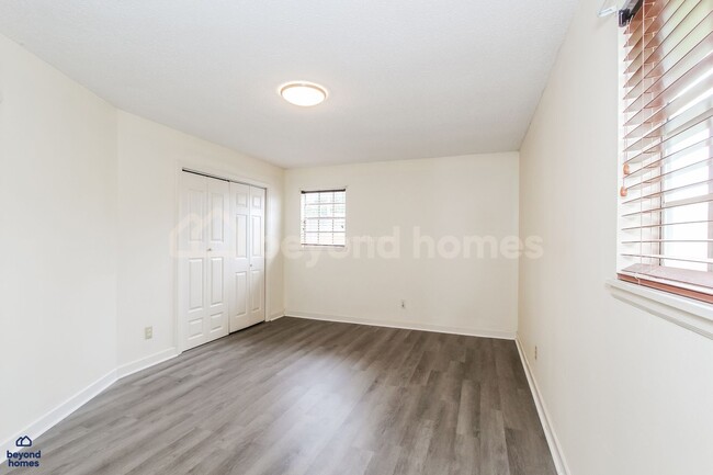 Building Photo - Charming & Move-In Ready Home in Hickory Hills!