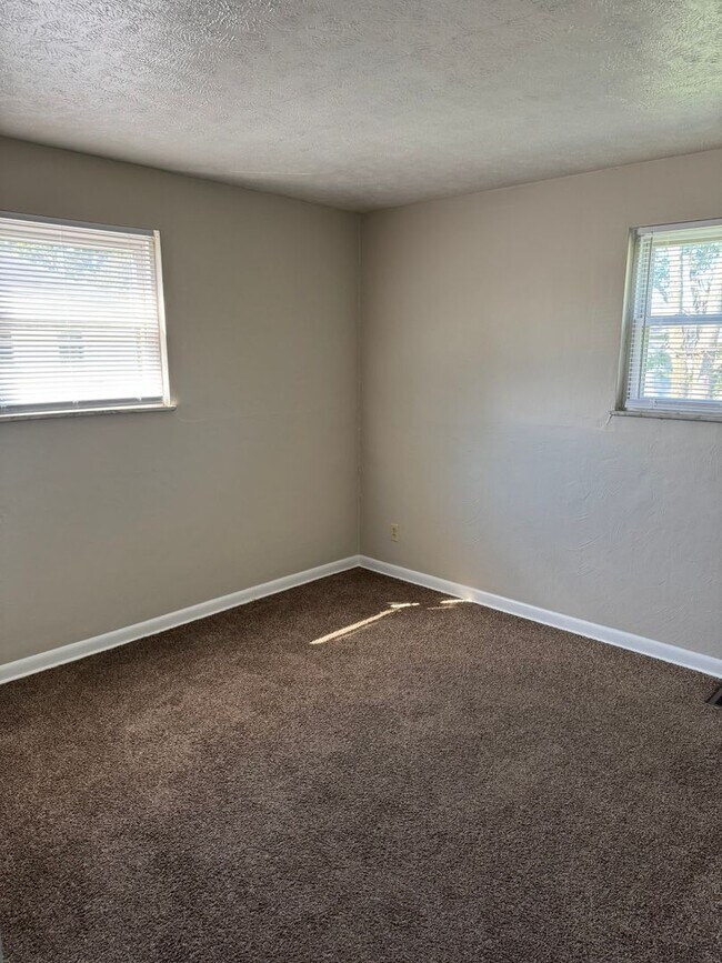 Building Photo - 4052-4054-4054 Halsey Pl