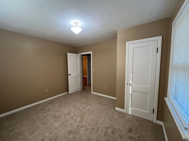 Building Photo - Charming Brick House off Fort Avenue