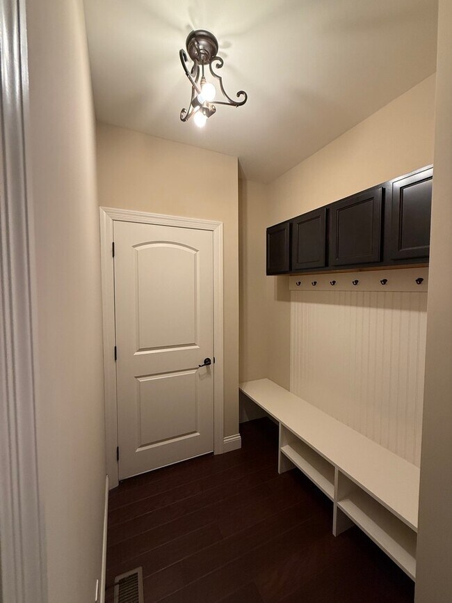 Building Photo - 36 Sag Harbor Ct