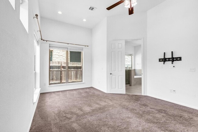 Building Photo - 2907 Zelma Dr