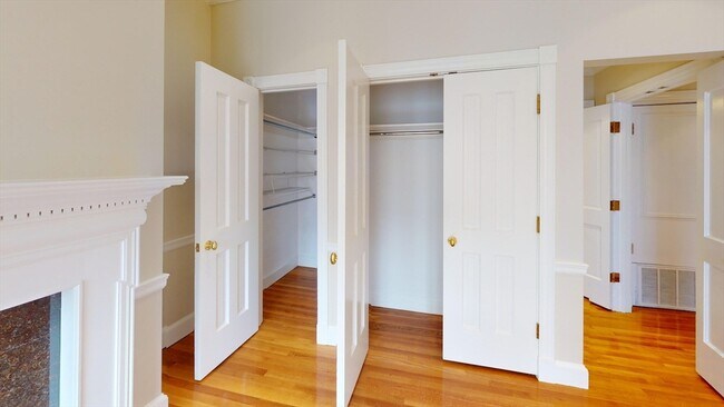 Building Photo - 22 Beacon St