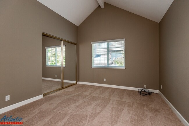 Building Photo - Gorgeous Townhouse | Hardwood Flooring | A/C