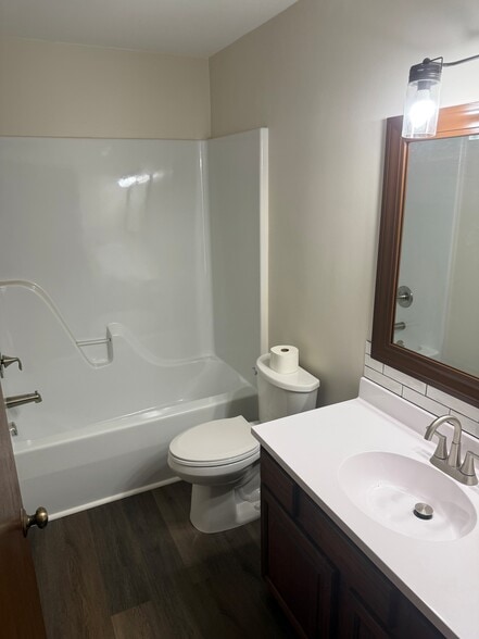 Building Photo - 3404 Ridgewood Dr