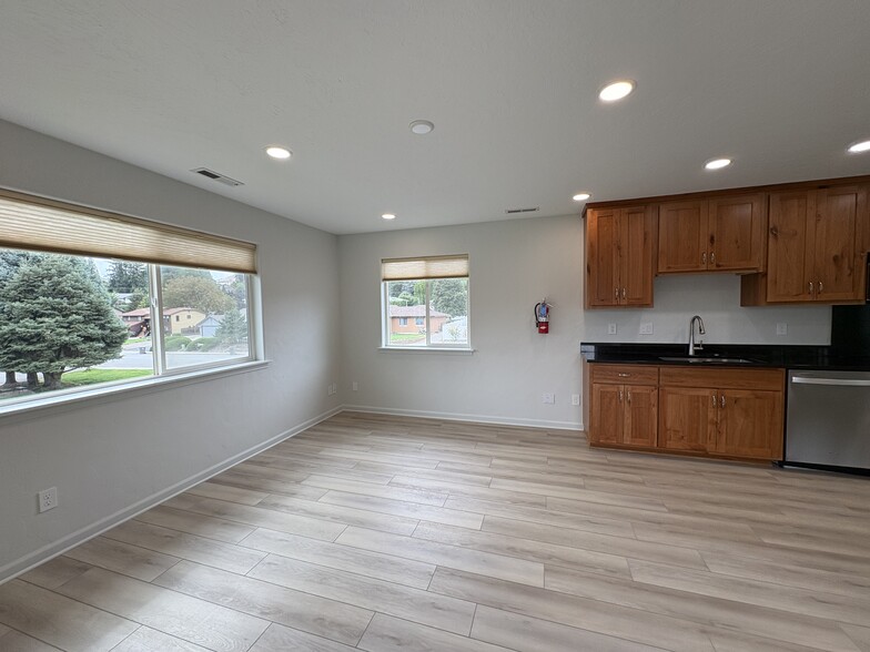 Building Photo - 2557 Cordell St