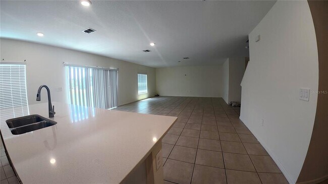Building Photo - 282 Amber Way