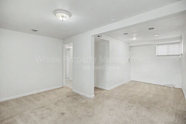 Building Photo - 2705 W Park Pl