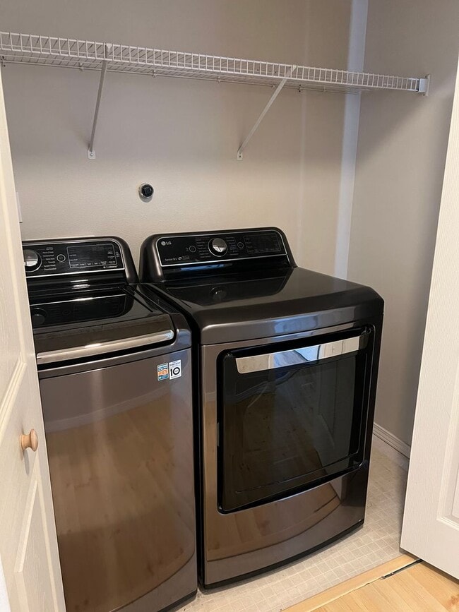 Building Photo - 230 E Harrison St