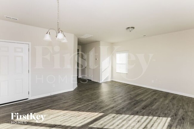 Building Photo - 3211 Newell Vlg Dr