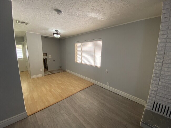 Building Photo - "Spacious 2-Bed, 2-Bath Townhome in Saint George"