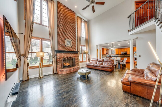 Primary Photo - 3423 Goldfinch Dr