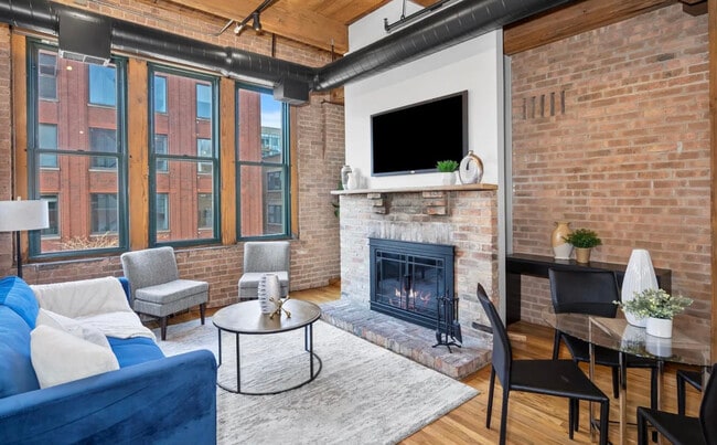 Building Photo - 331 S Peoria St