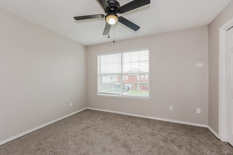 Building Photo - 7912 Whitney Ln